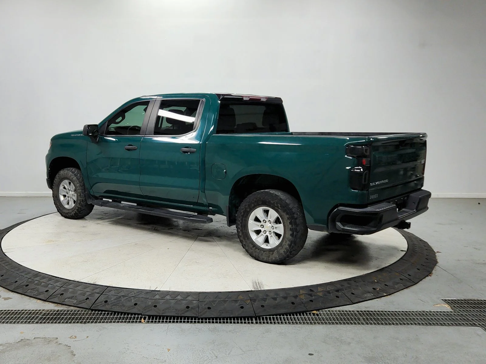 Used 2023 Green Chevrolet WT image 6