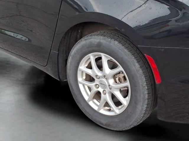 Used 2024  Chrysler Touring L image 21