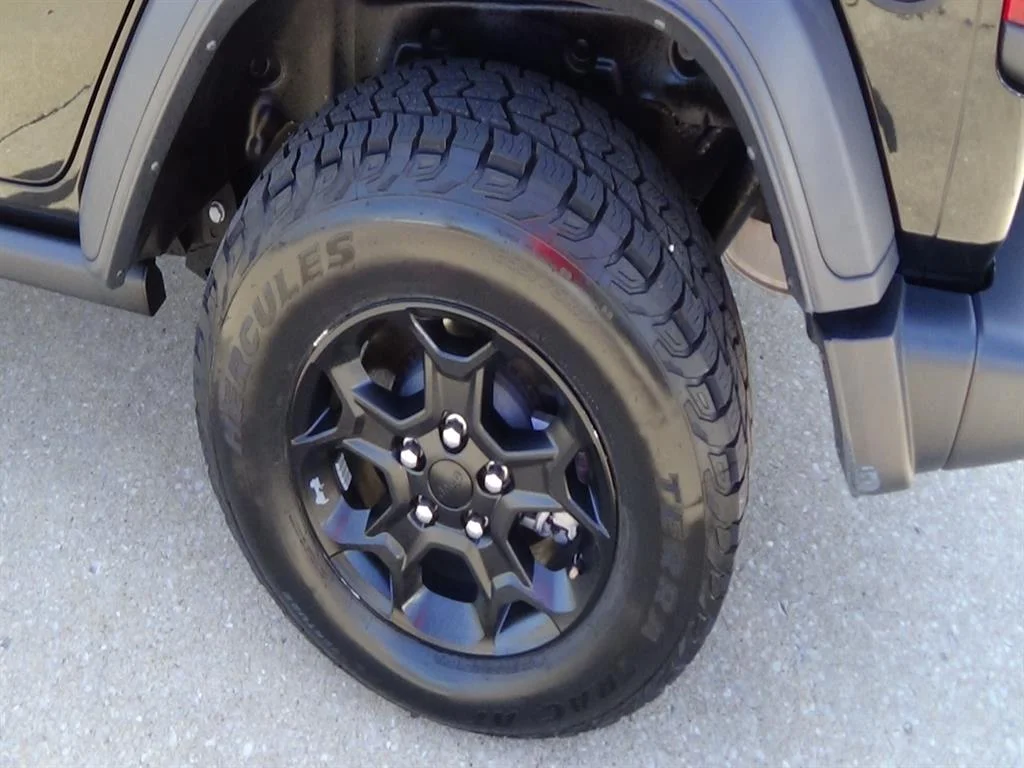 Used 2023 Black Clear Coat (px8) Jeep Sahara 4xe image 9