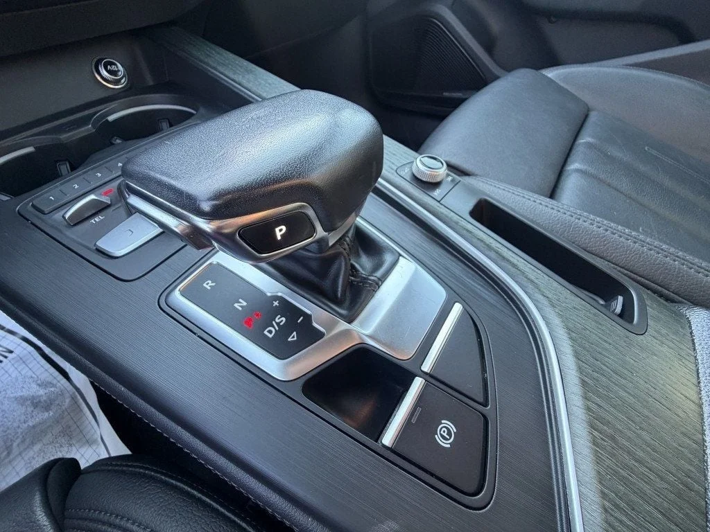 Used 2019 Navarra Blue Metallic Audi  image 18