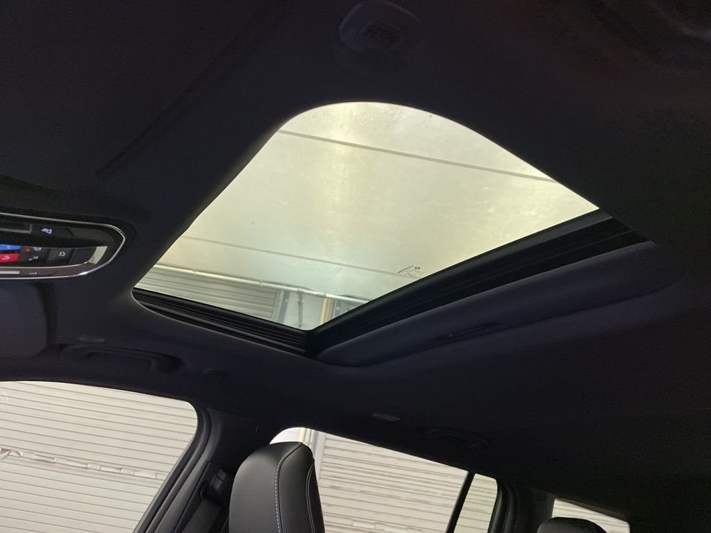 New 2026 Bright White Clear-Coat Exterior Paint Jeep Altitude image 14