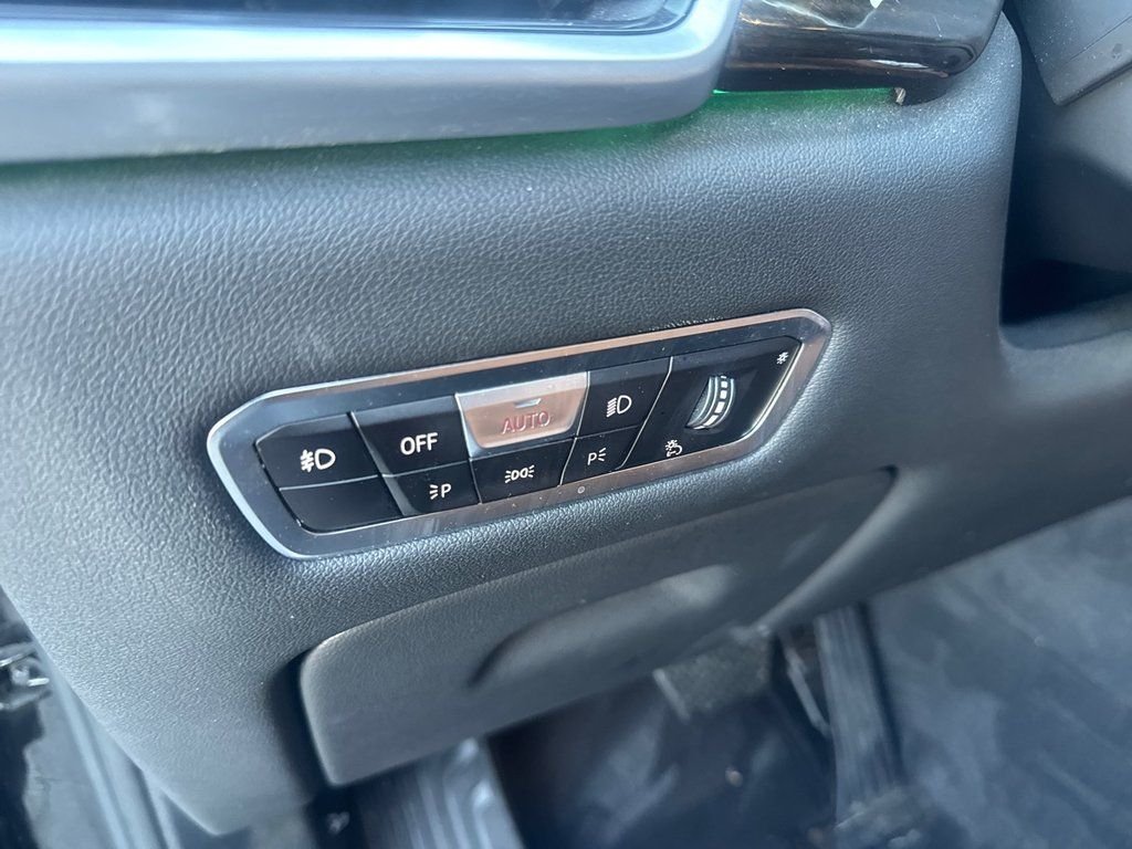 Used 2020 Black BMW xDrive50i image 32