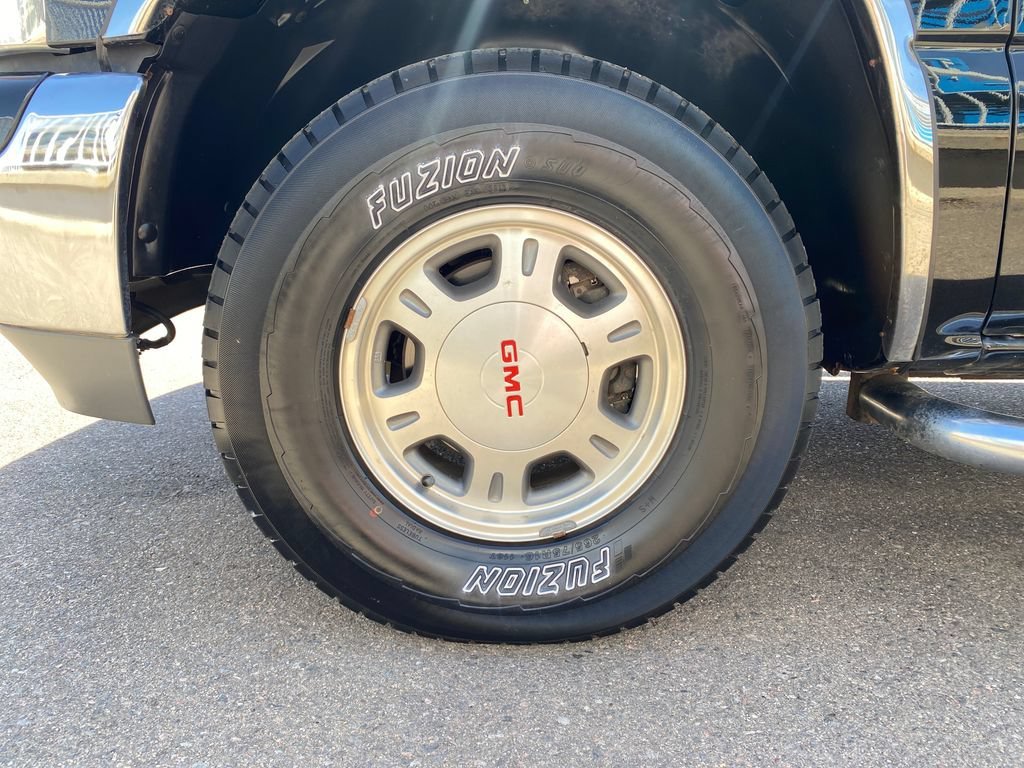 Used 2002 Onyx Black GMC SLE image 24
