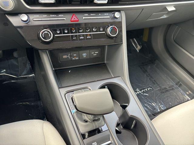 New 2026 Serenity White Hyundai SE image 58