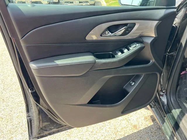 Used 2023 MOSAIC BLACK METALLIC Chevrolet LT Cloth image 12