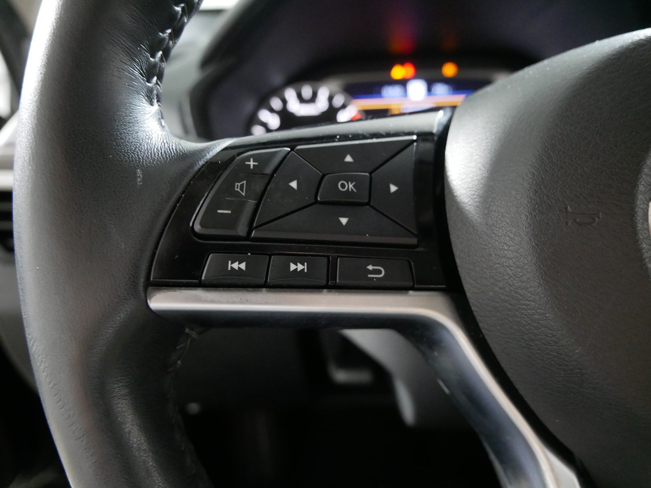 Used 2020 Super Black Nissan 2.0 Platinum image 27