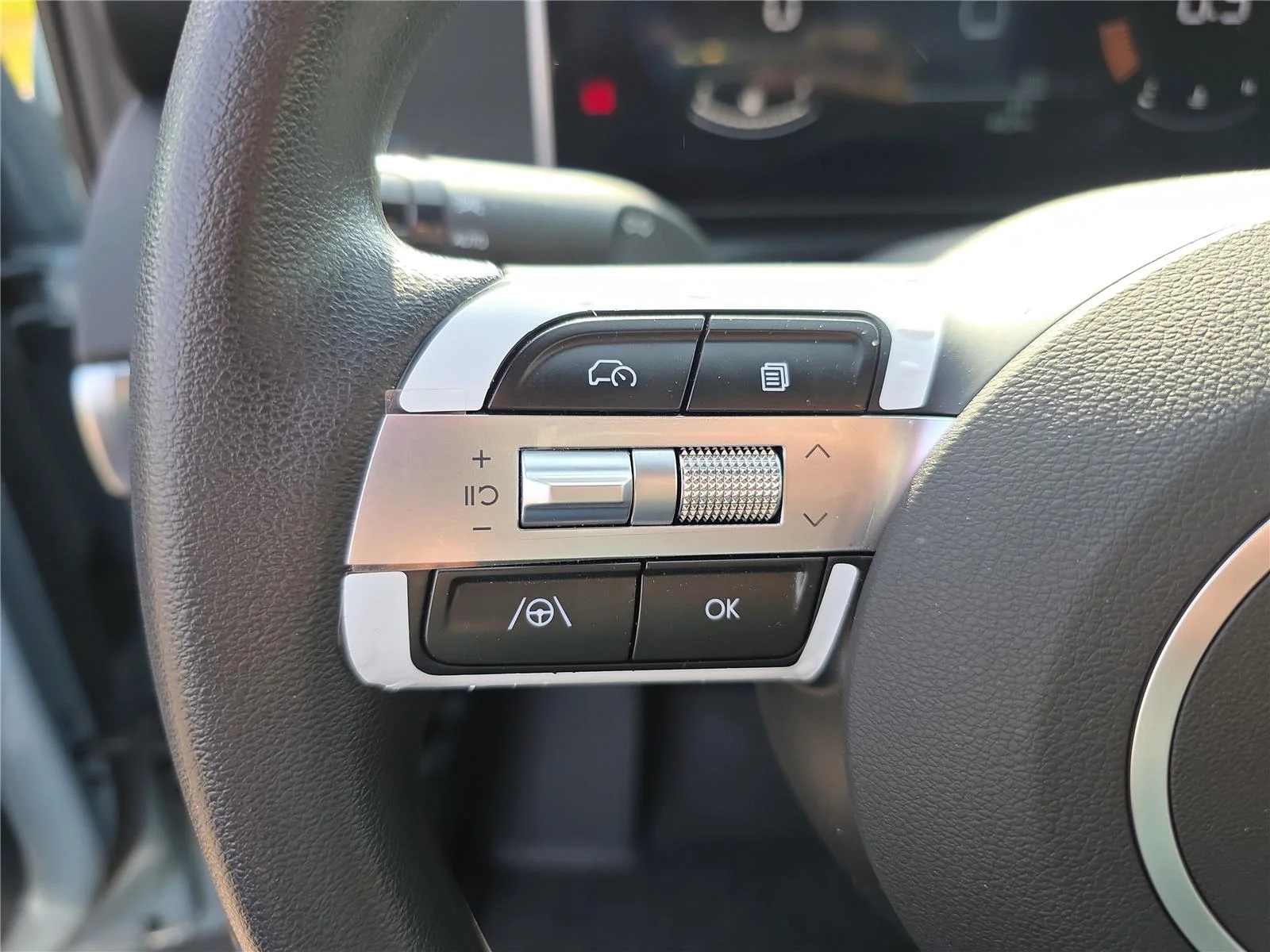 Used 2025 Blue Stone Hyundai SEL image 22