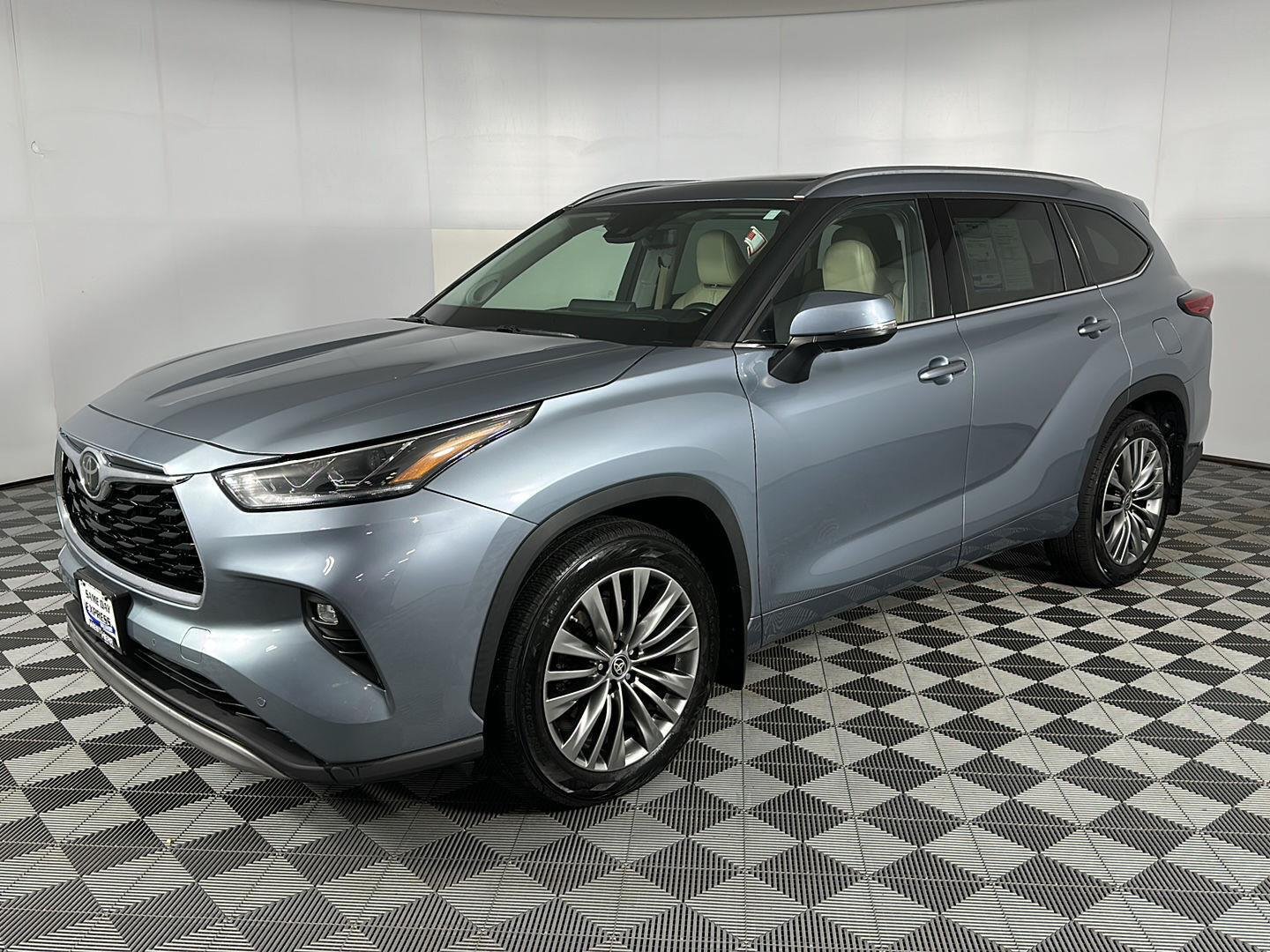 Used 2021 Moon Dust Toyota Platinum image 4