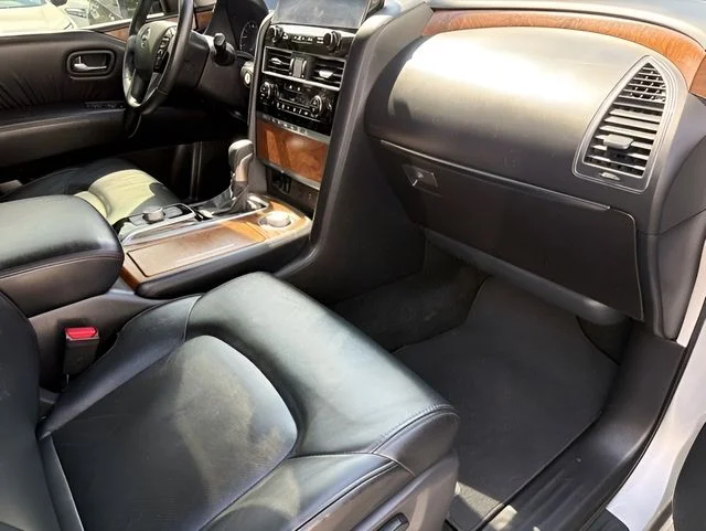 Used 2023 Silver Nissan SL image 8