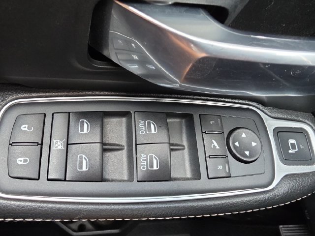 Used 2019 Blue Ram Laramie image 29