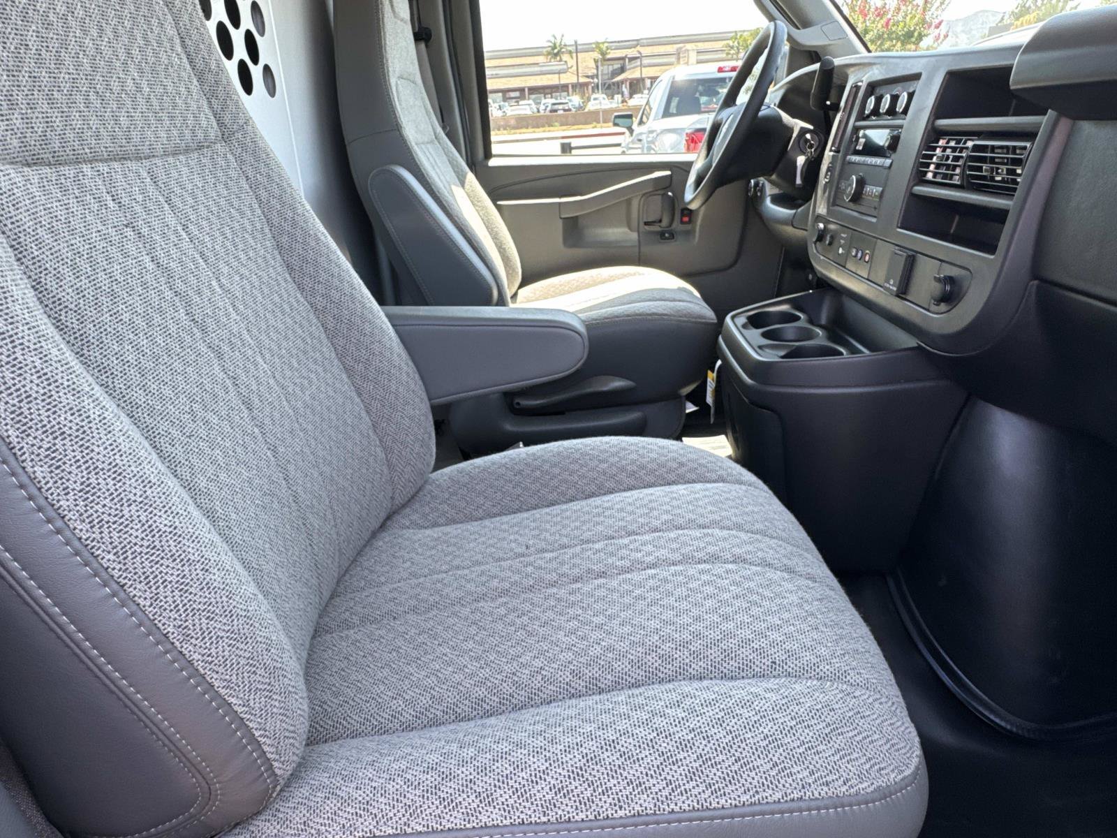 2025 GMC Savana Cargo Work Van - Photo 27