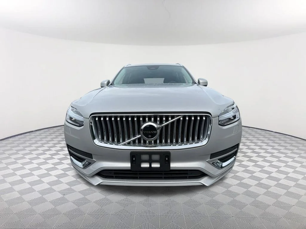 Used 2023 Silver Volvo Ultimate image 2