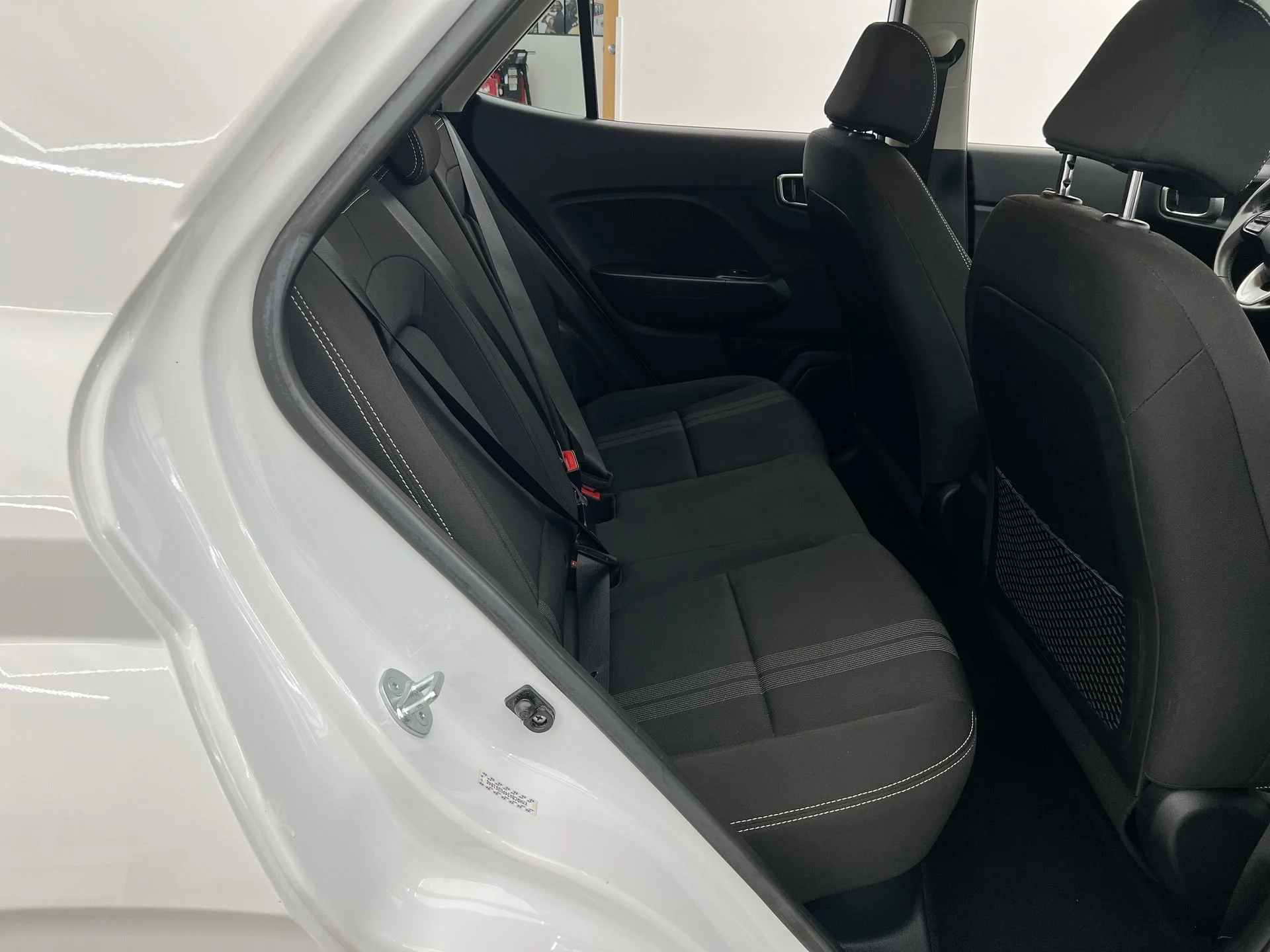 Used 2023 White Hyundai SEL image 17