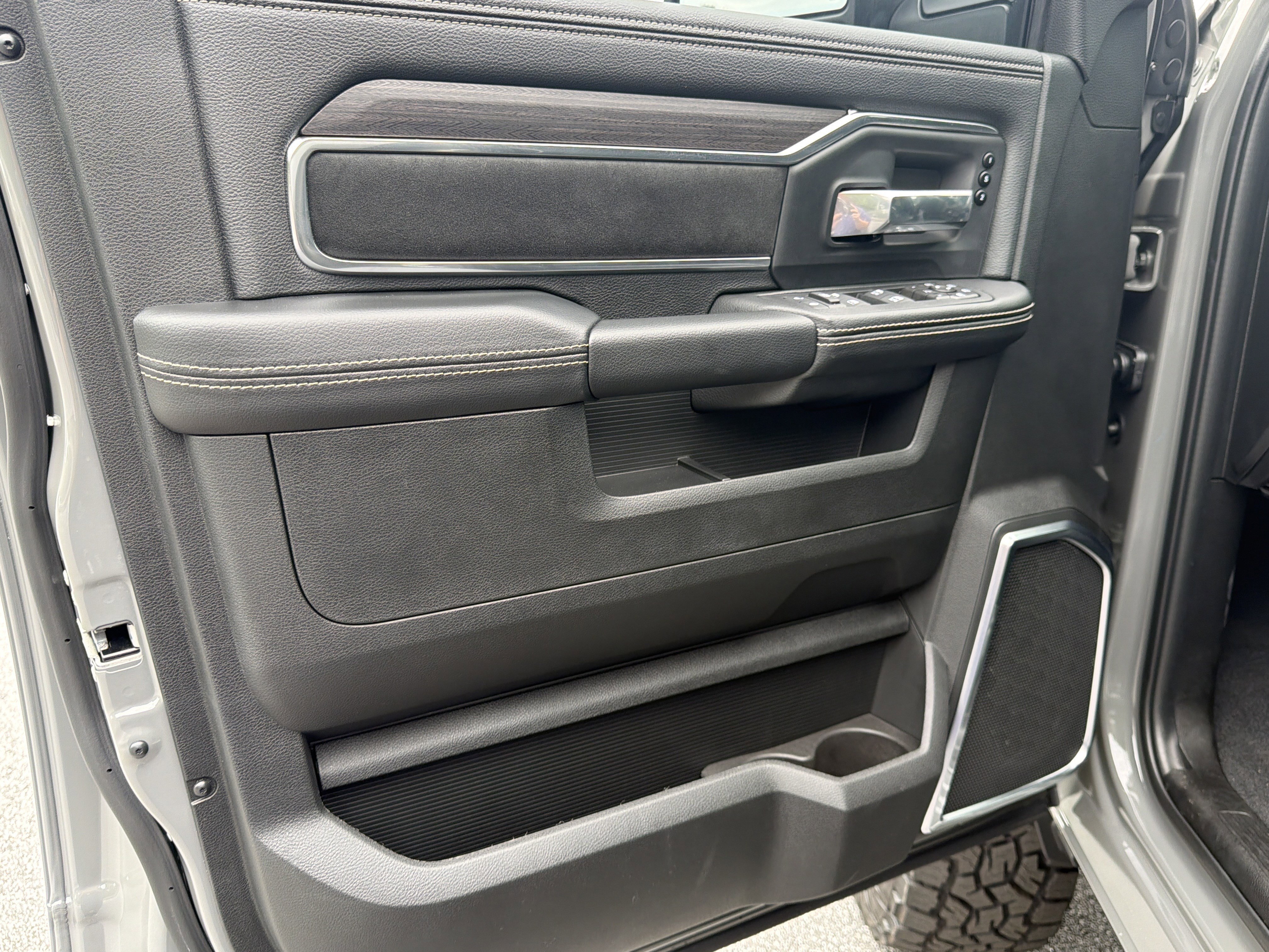 New 2026 Ceramic Gray Clear-Coat Exterior Paint RAM Laramie image 12