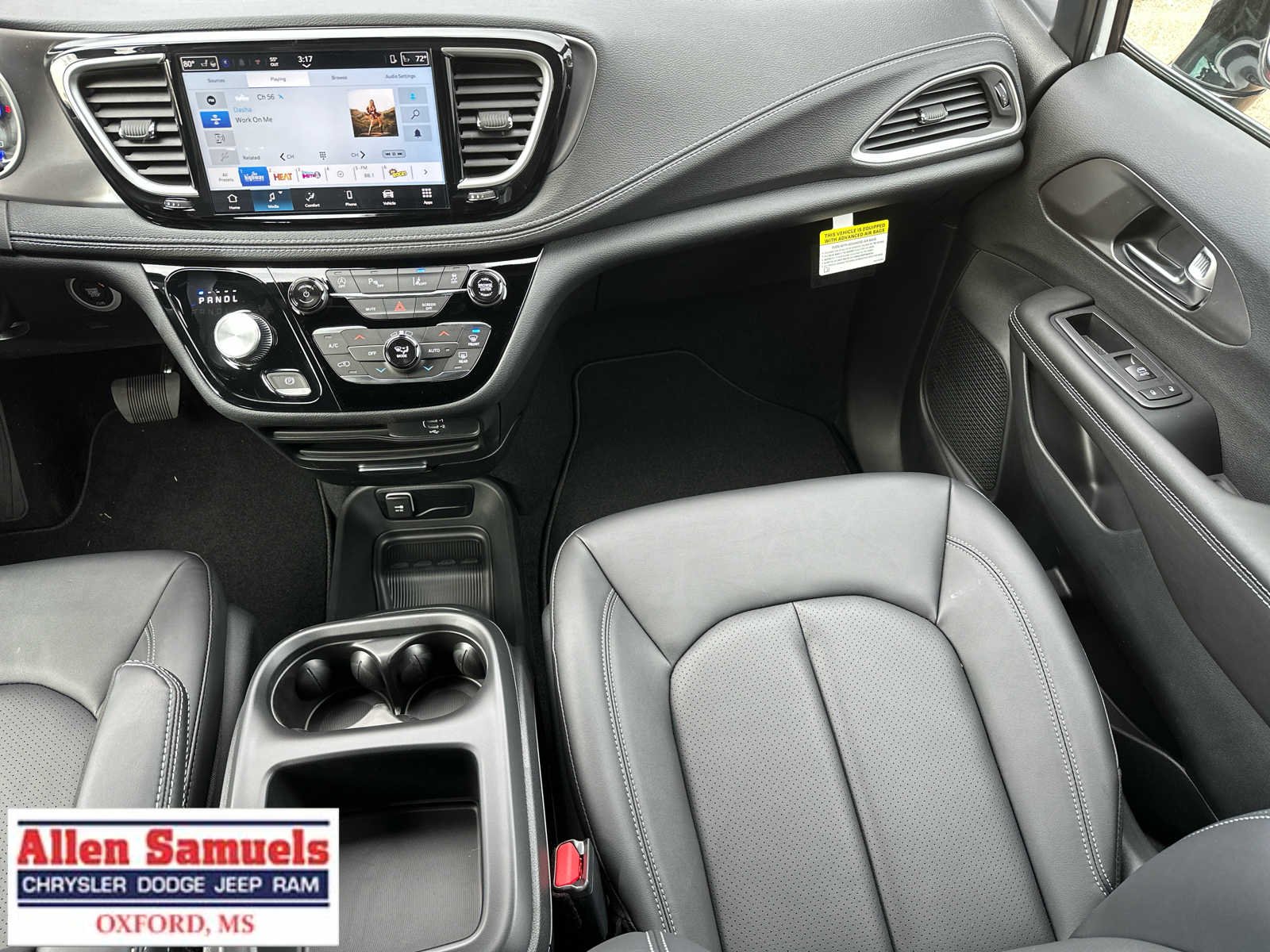 2026 Chrysler Pacifica Select - Photo 13
