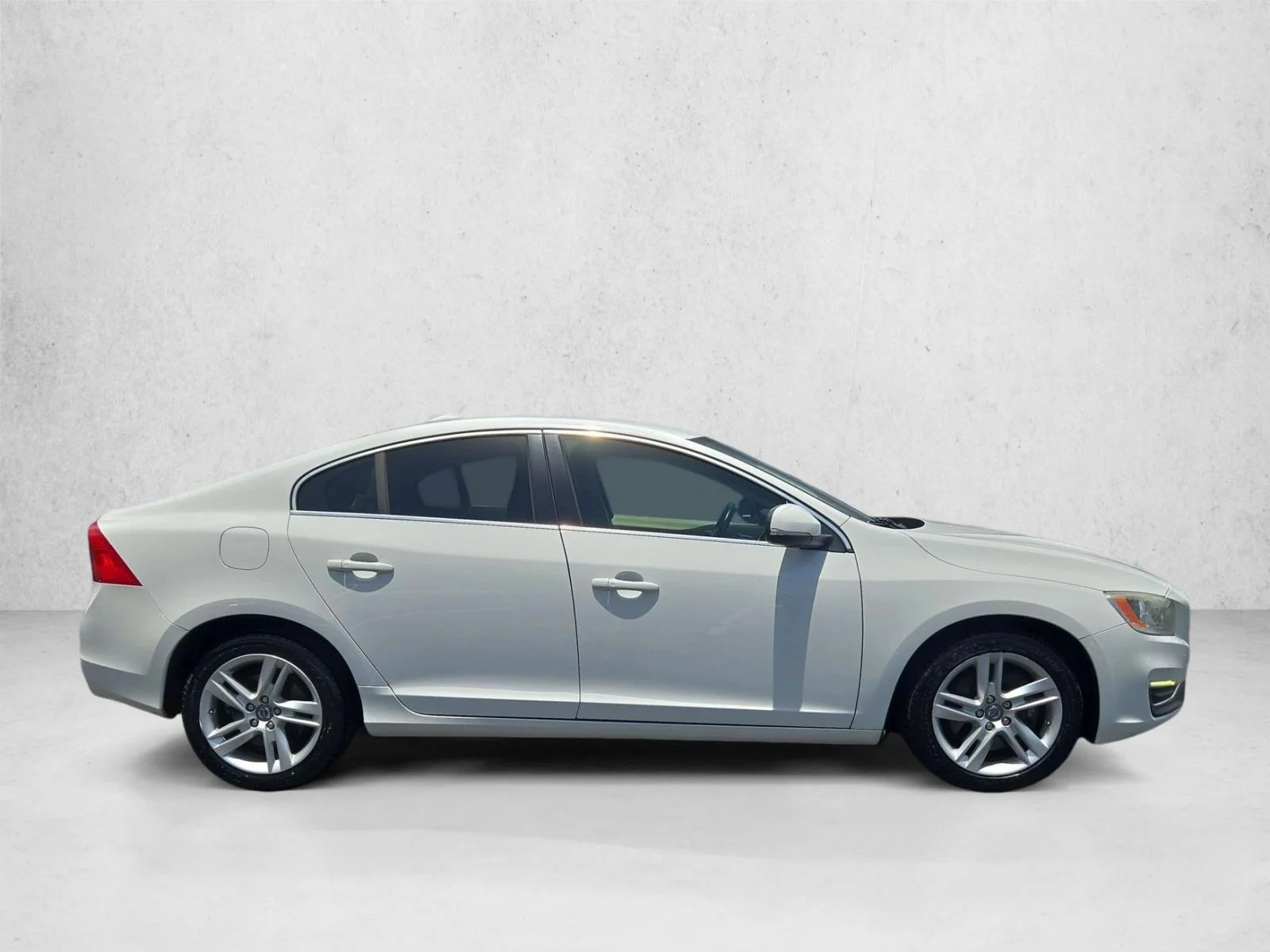 Used 2014 Ice White Volvo T5 Premier image 4