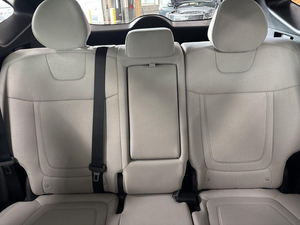 New 2026 White Hyundai SE AWD image 20