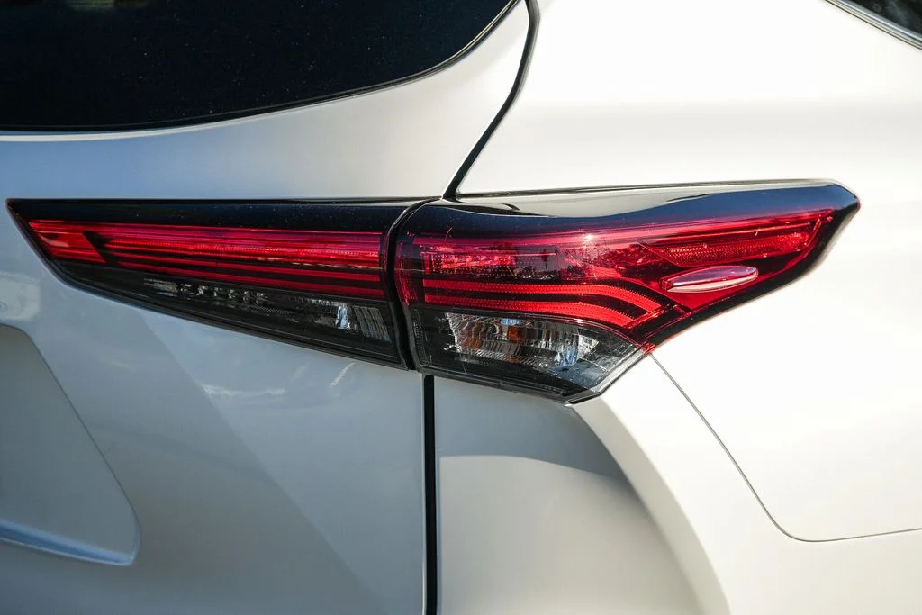 Used 2022 Beige Toyota XLE image 7