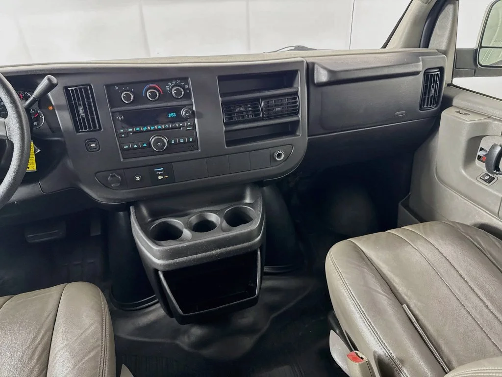 Used 2008 Summit White Chevrolet LS image 24