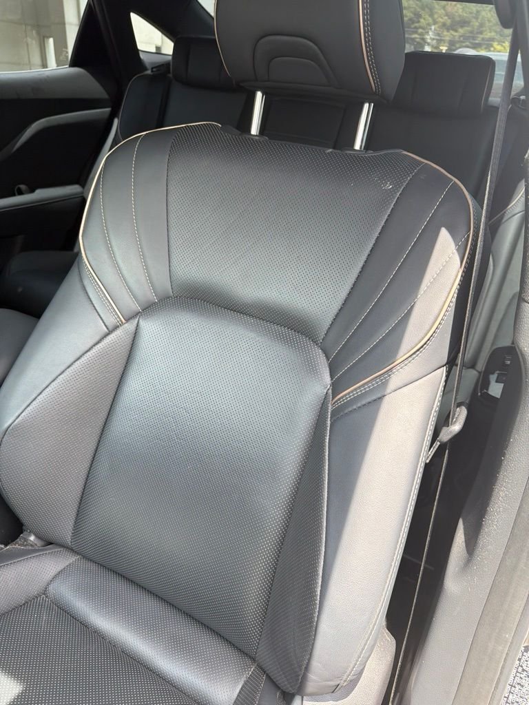 Used 2025 White Toyota XLE image 5