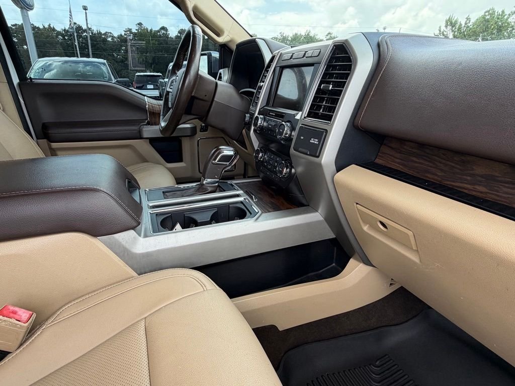 Used 2020  Ford Lariat image 10
