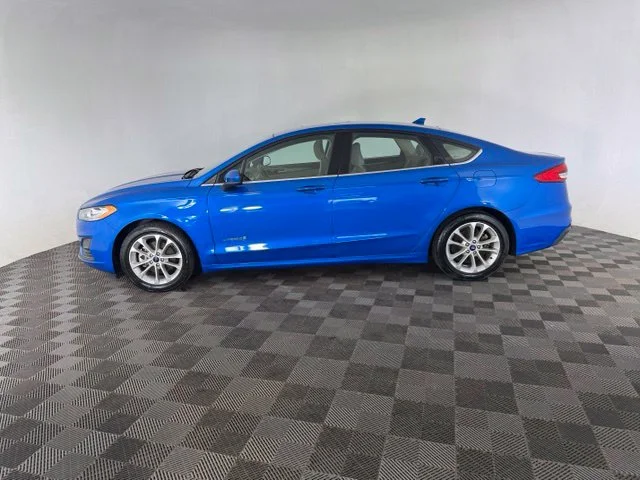 Used 2019 Blue Ford SE image 8