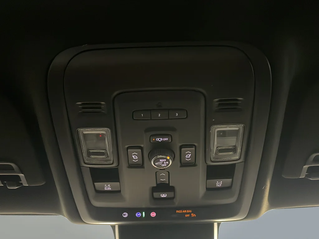 Used 2023 Silver GMC Denali image 36