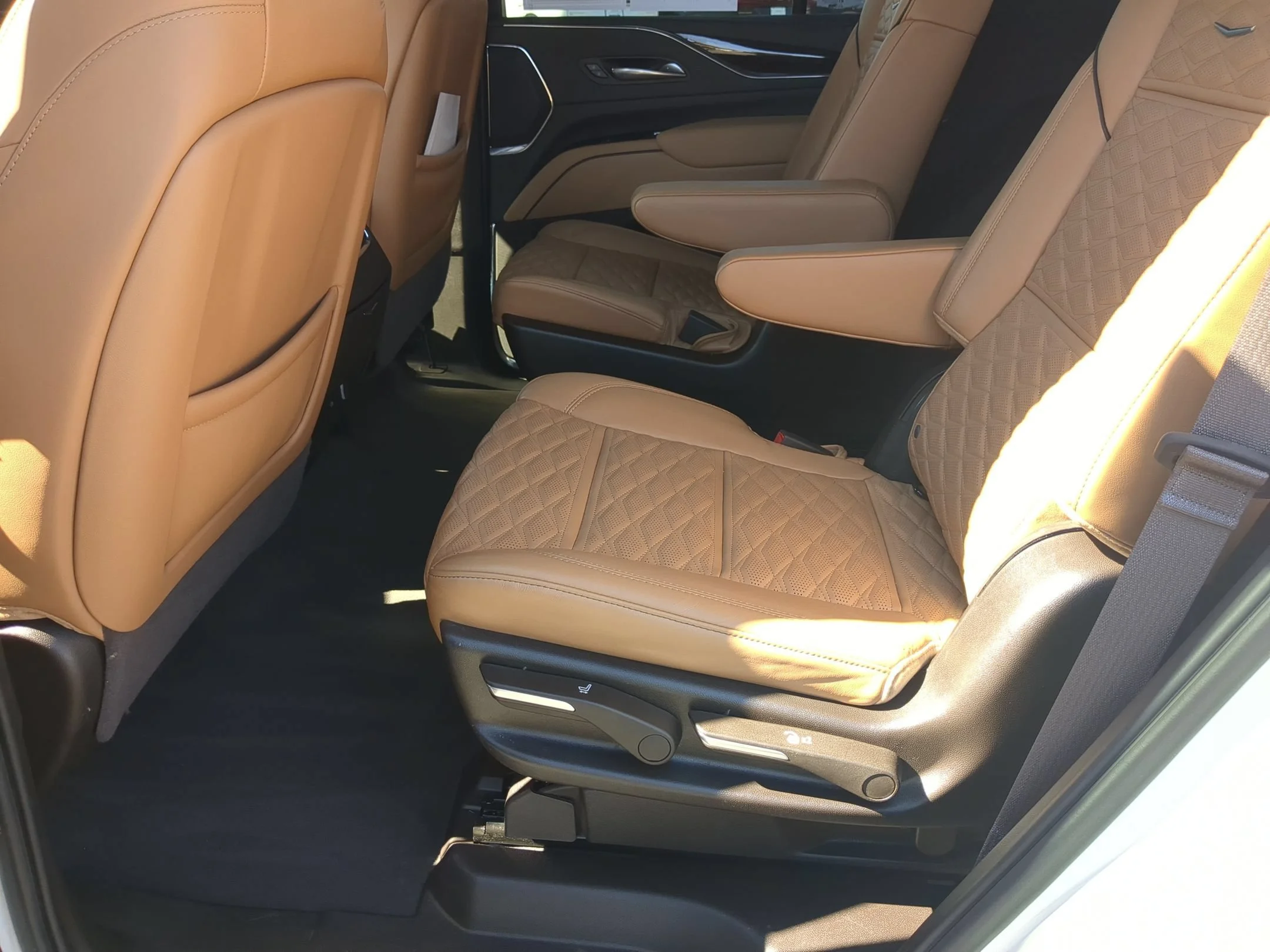 2024 Cadillac Escalade Premium Luxury - Photo 23