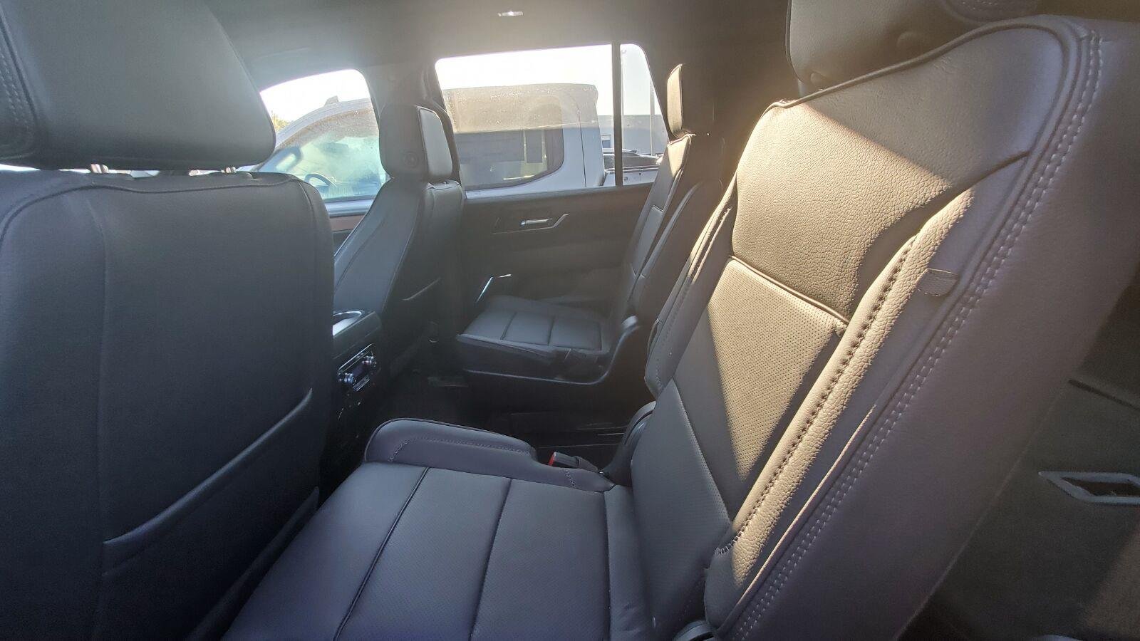 Used 2025 White Frost Tricoat GMC Denali image 5