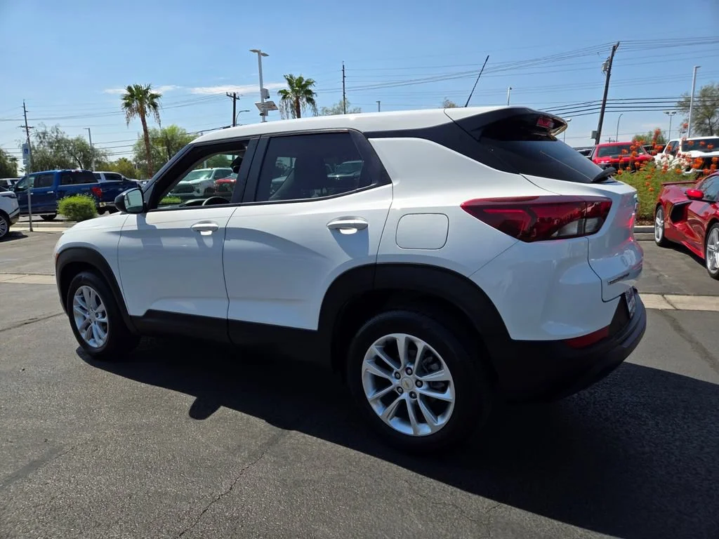 Used 2024 Summit White Chevrolet LS image 4