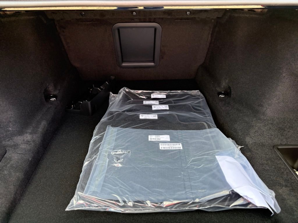 2025 BMW 7 Series 760i - Photo 25