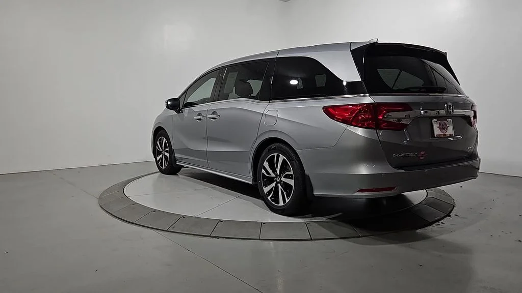 Used 2018 Pacific Pewter Metallic Honda Elite image 3