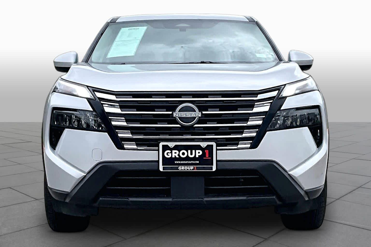 Certified Used 2025 Brilliant Silver Metallic Nissan SV image 4