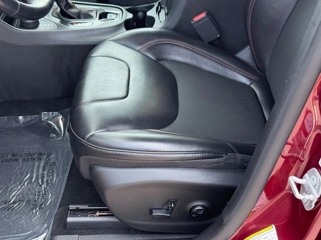 Used 2019 Red Jeep Trailhawk image 17
