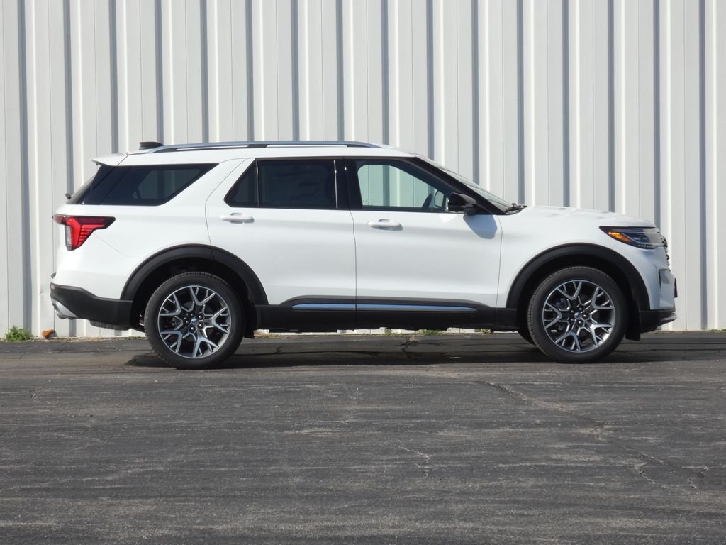 New 2027 Star White Metallic Tri-Coat Ford Platinum™ image 2
