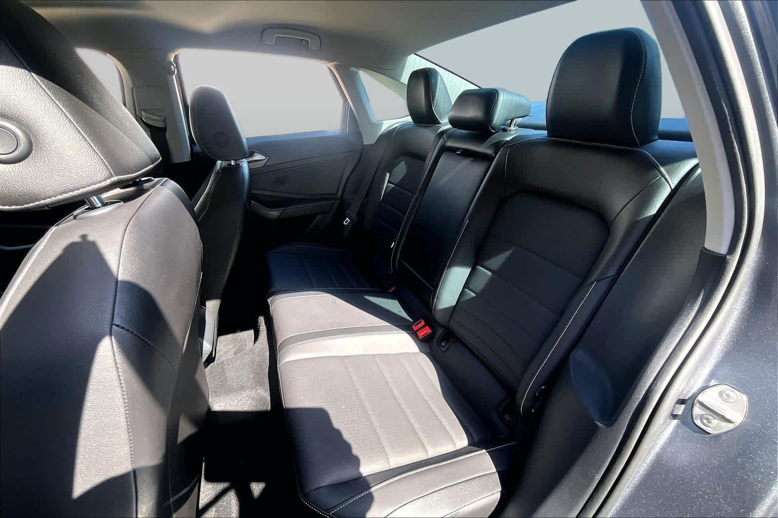 Used 2022 Platinum Gray Metallic Volkswagen SE image 19