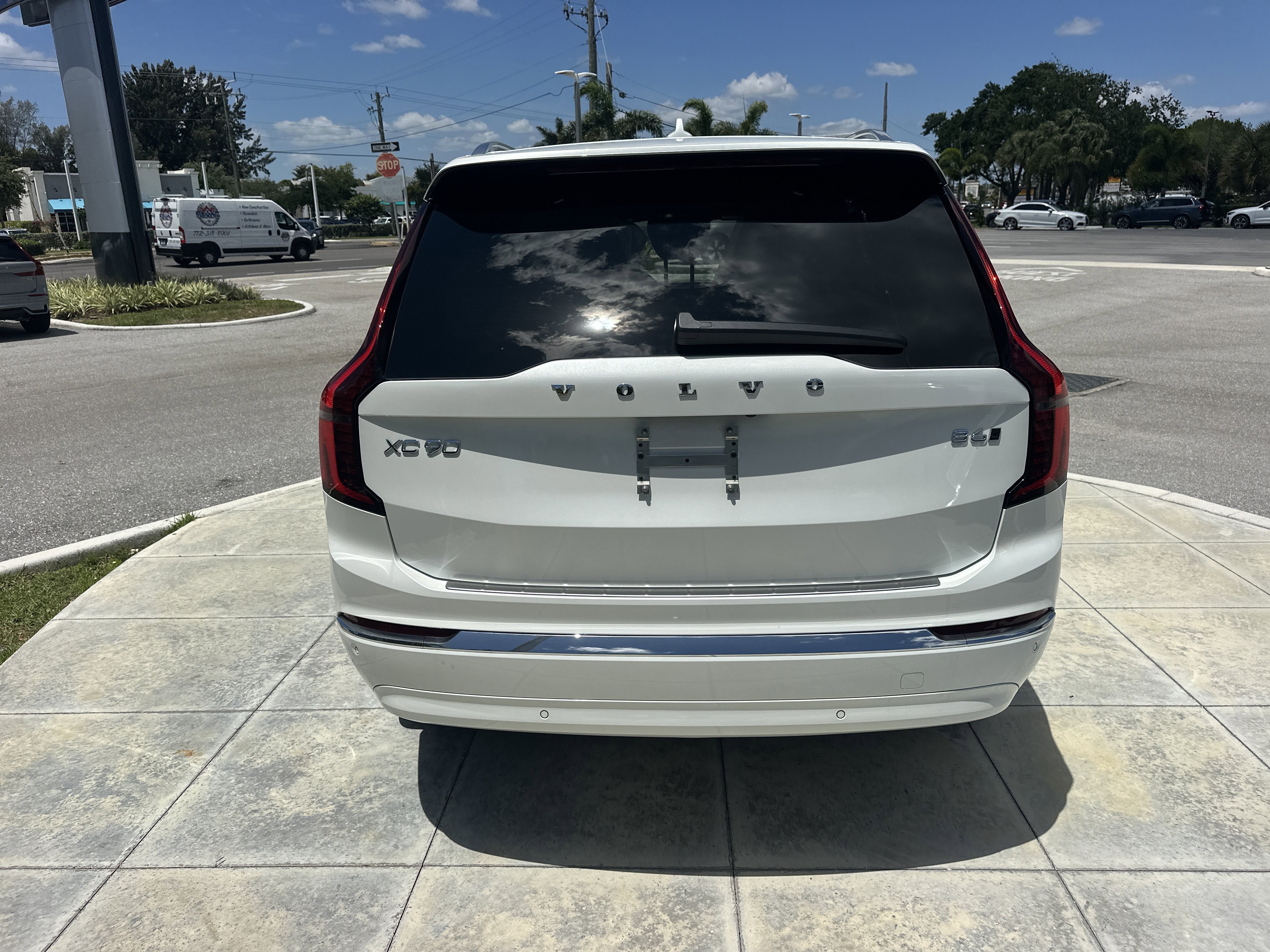 New 2026 Crystal White Volvo Plus image 5