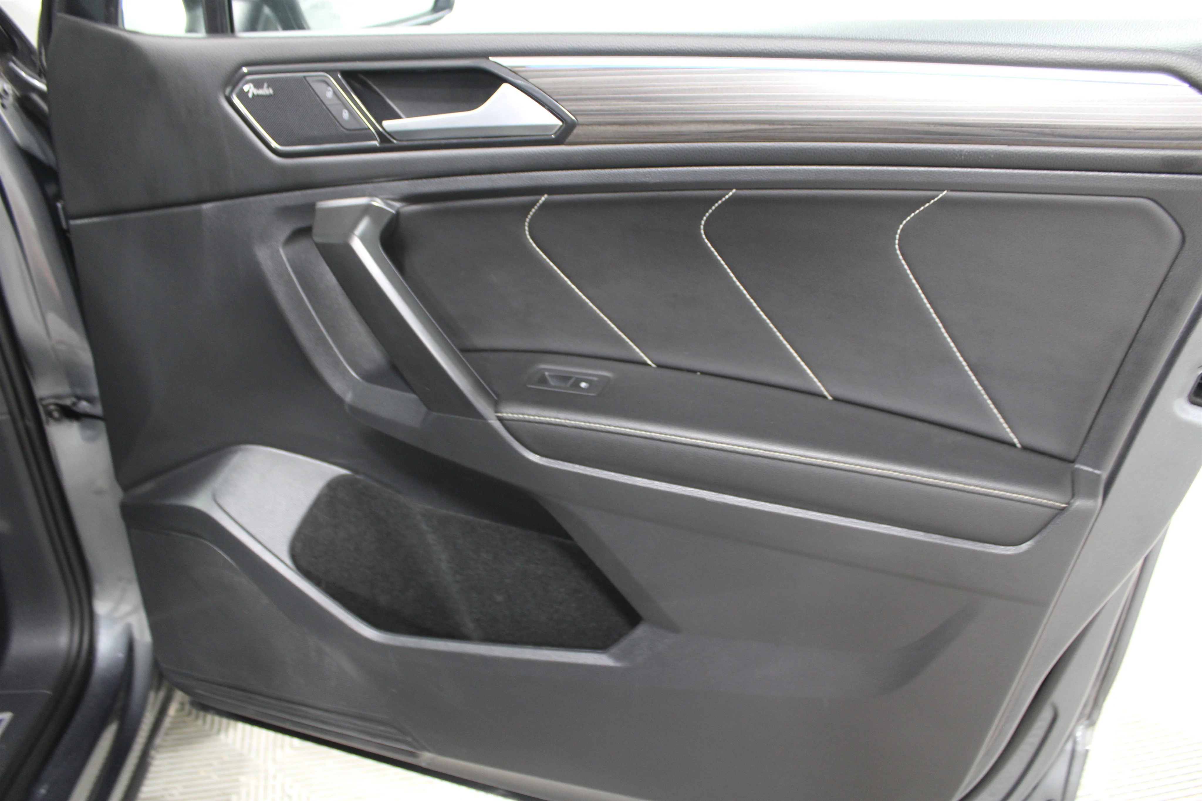 Used 2022 Gray Volkswagen SEL R-Line image 25