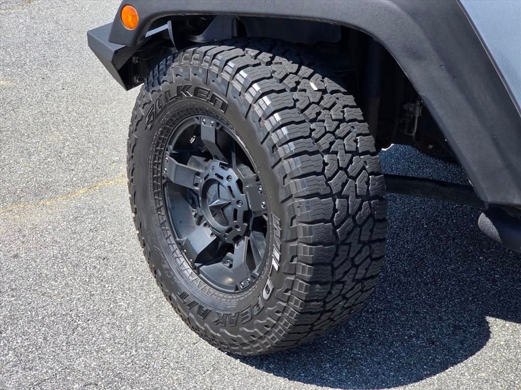 Used 2015 Silver Jeep Sport image 27