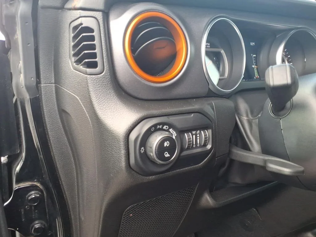 Used 2022 Black Jeep Mojave image 18