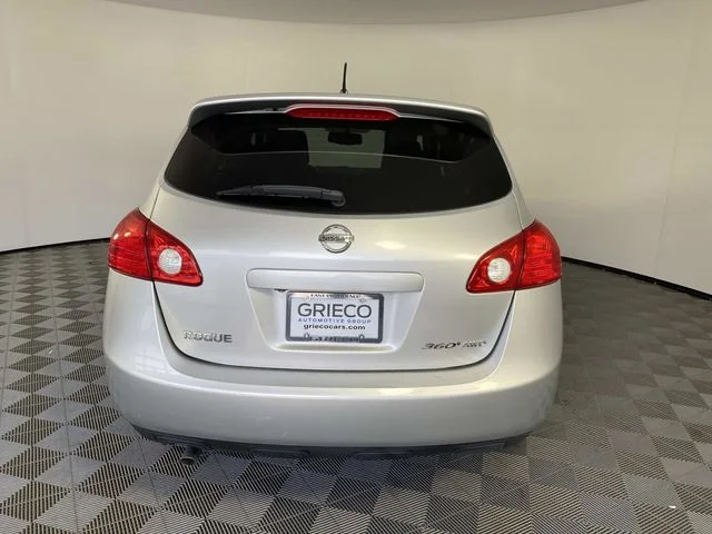 Used 2010 Silver Nissan S image 7