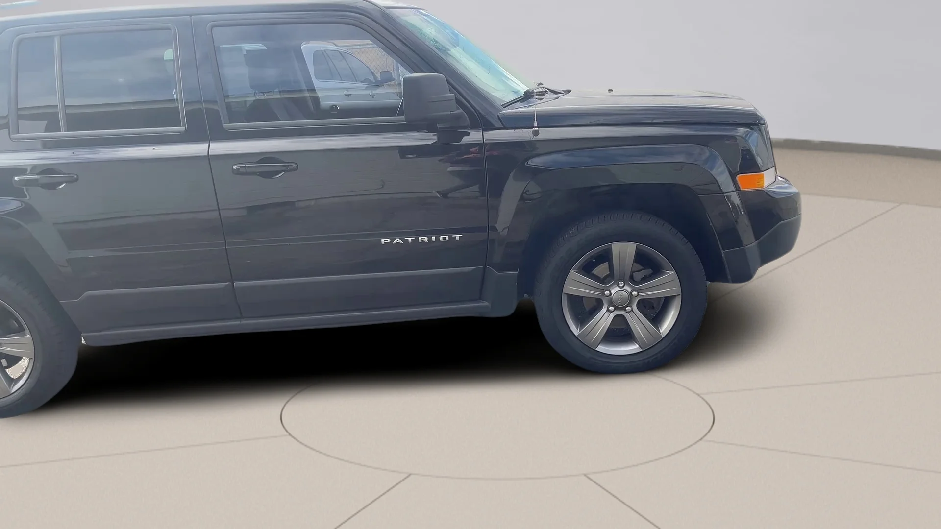 Used 2015 Black Jeep LATITUDE image 10
