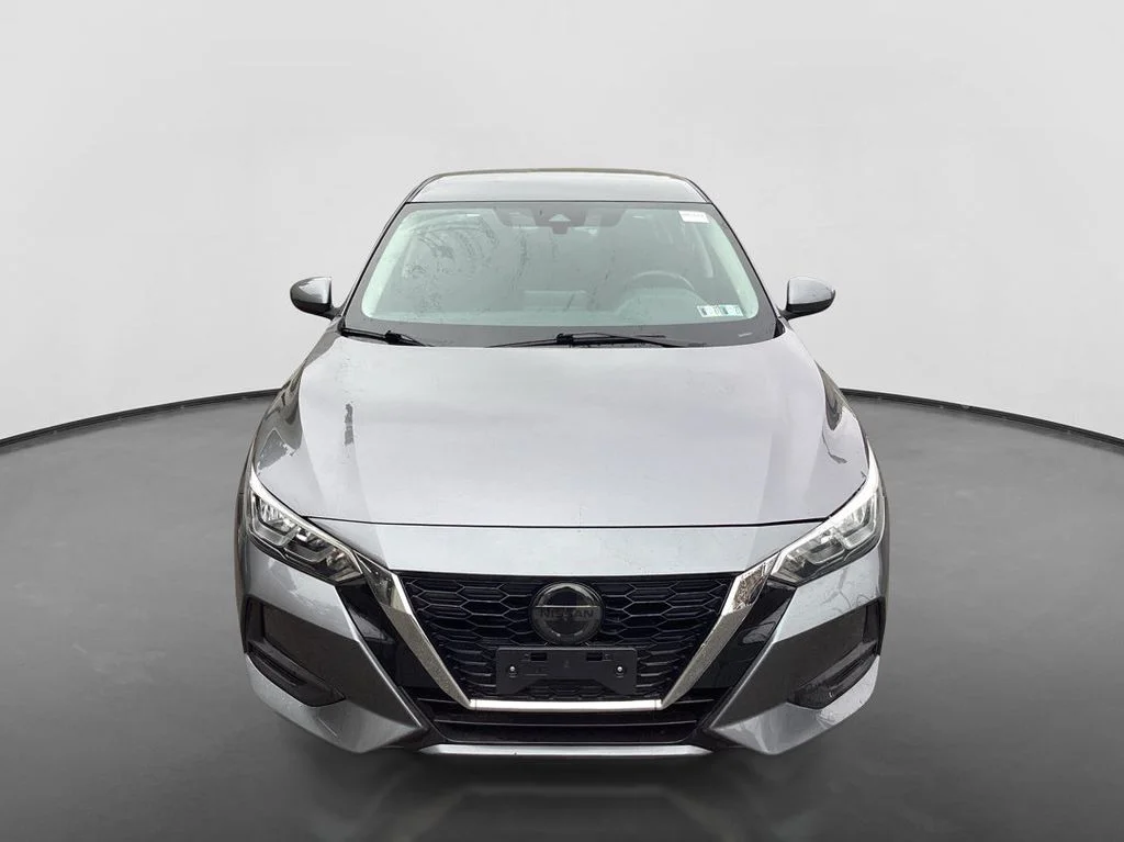 Used 2022 Gray Nissan SV image 2