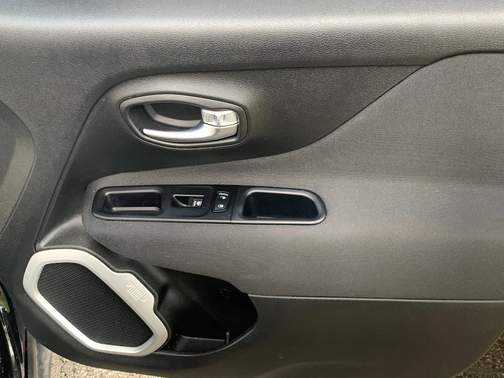 Used 2021 Black Clearcoat Jeep Latitude image 21