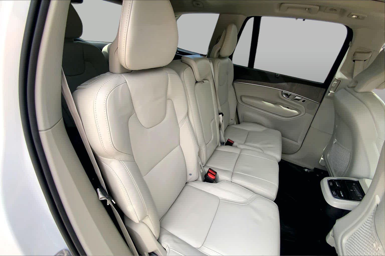 Used 2025 WHITE Volvo Ultra image 19
