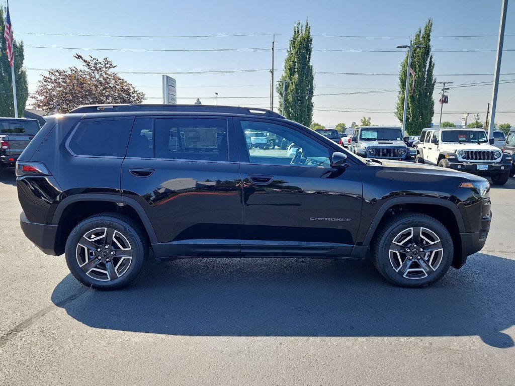 New 2026 Diamond Black Crystal Pearl-Coat Exterior Paint Jeep Limited image 7