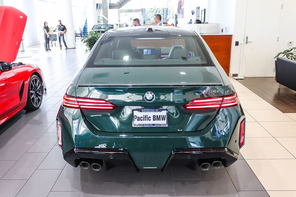 New 2027 Goodwood Green Pearl BMW Base image 5