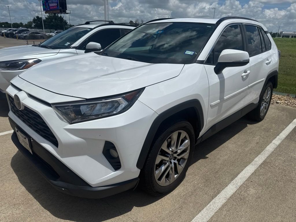 Used 2020 White Toyota XLE Premium image 10