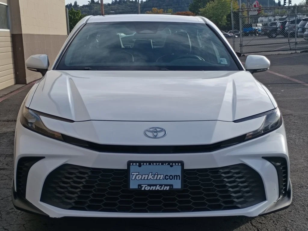 Used 2025 Ice Toyota SE image 13