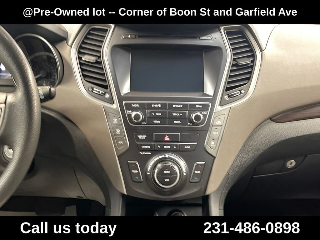 Used 2018 Black Hyundai SE image 19